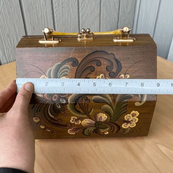 Vintage 1977 Hand-Painted Folk Art Box Purse w/ Lucite Handle – Signed R.Y.R.K. - Picture 12 of 14